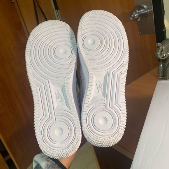 White Nike Air Force 1 - Picture 5 of 10